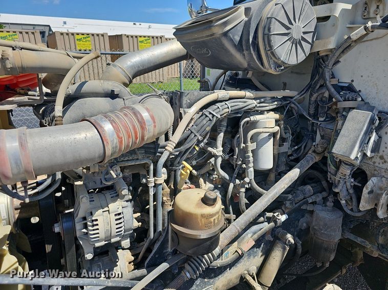 image for item EJ5392 2011 Peterbilt  386 semi truck