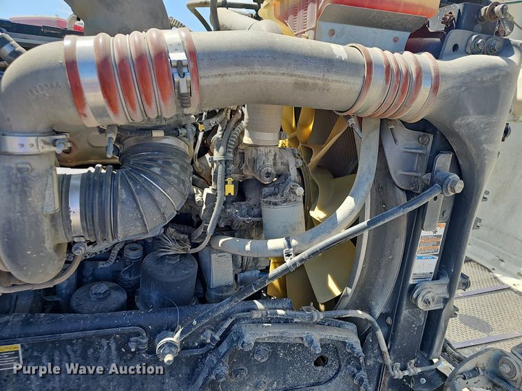 image for item EJ5392 2011 Peterbilt  386 semi truck