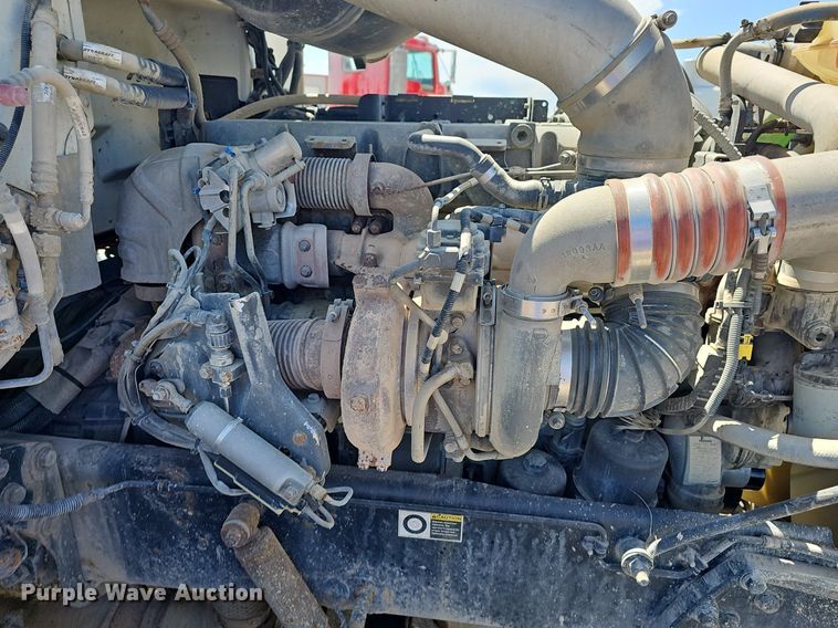 image for item EJ5392 2011 Peterbilt  386 semi truck