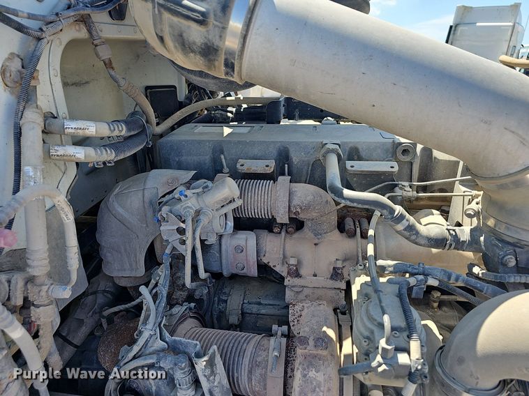 image for item EJ5392 2011 Peterbilt  386 semi truck