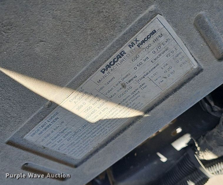 image for item EJ5392 2011 Peterbilt  386 semi truck