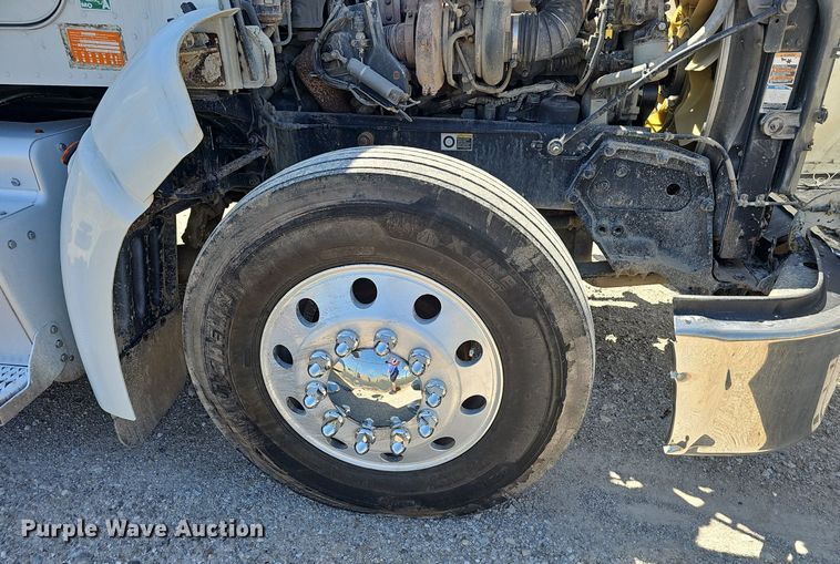image for item EJ5392 2011 Peterbilt  386 semi truck