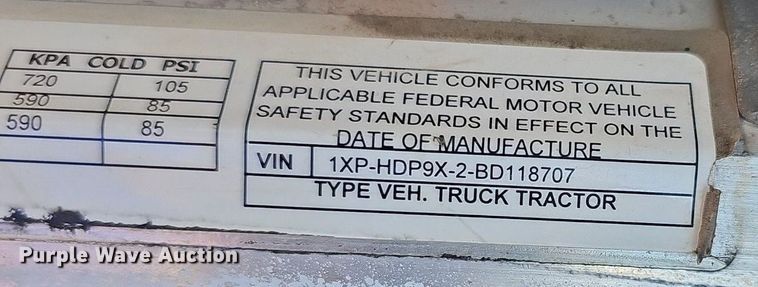 image for item EJ5392 2011 Peterbilt  386 semi truck