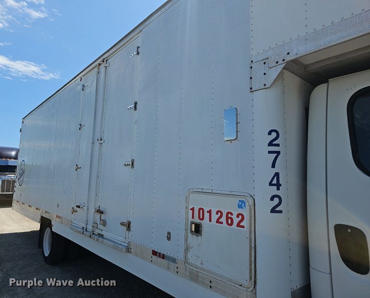 image for item EJ5394 2006 Freightliner Business Class M2 box truck