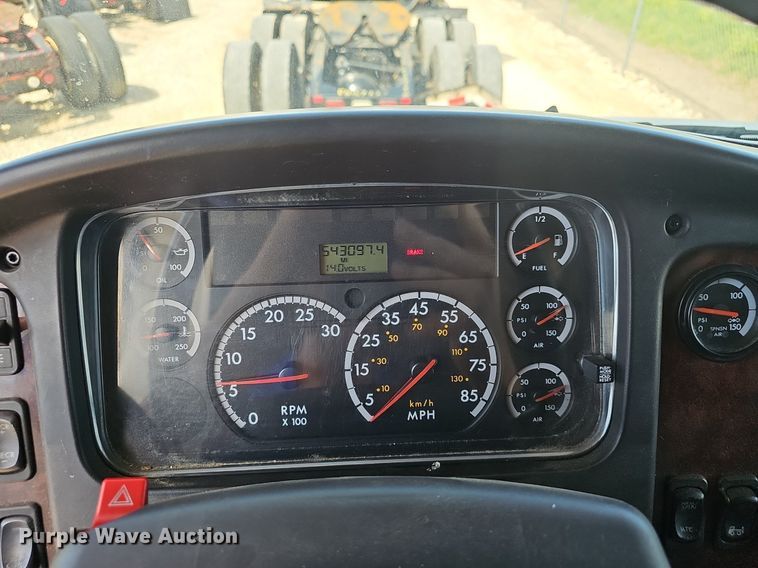 image for item EJ5394 2006 Freightliner Business Class M2 box truck