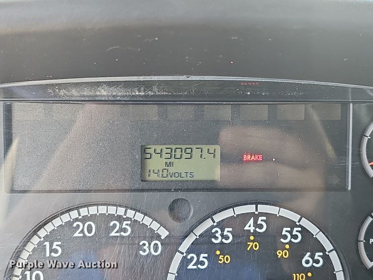 image for item EJ5394 2006 Freightliner Business Class M2 box truck