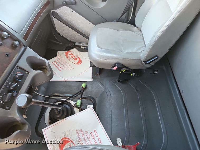 image for item EJ5394 2006 Freightliner Business Class M2 box truck