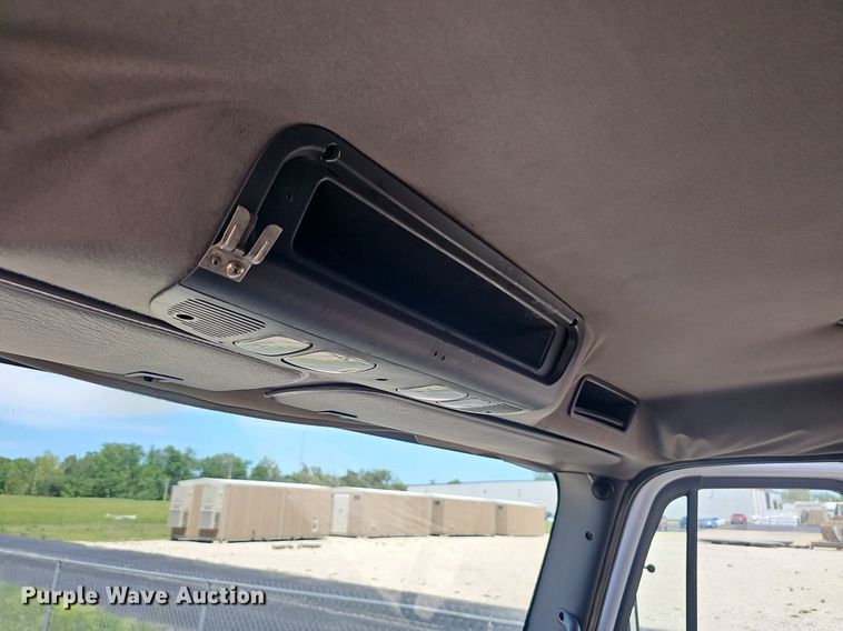 image for item EJ5394 2006 Freightliner Business Class M2 box truck