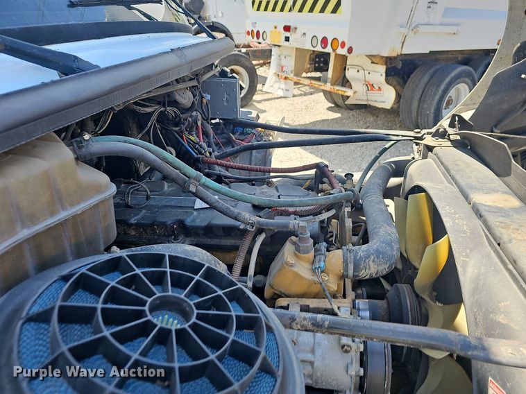 image for item EJ5394 2006 Freightliner Business Class M2 box truck