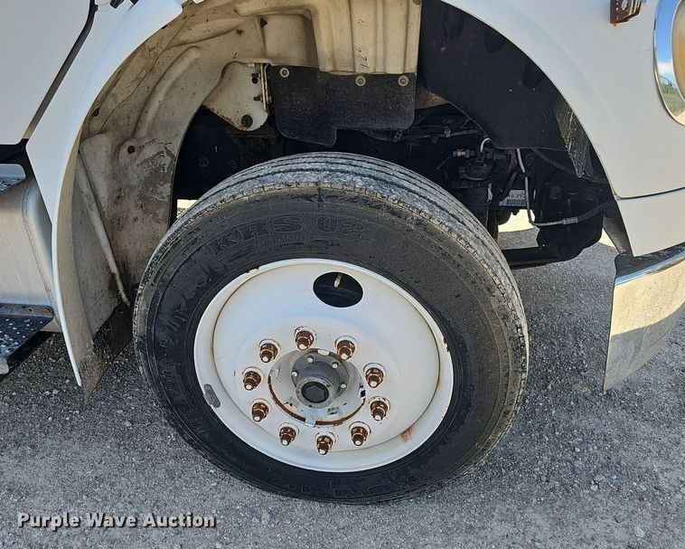 image for item EJ5394 2006 Freightliner Business Class M2 box truck