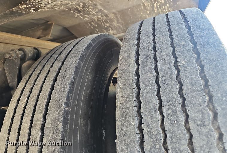 image for item EJ5394 2006 Freightliner Business Class M2 box truck