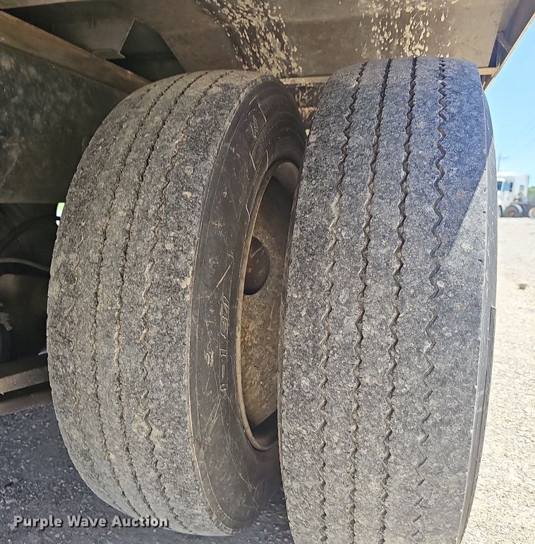 image for item EJ5394 2006 Freightliner Business Class M2 box truck