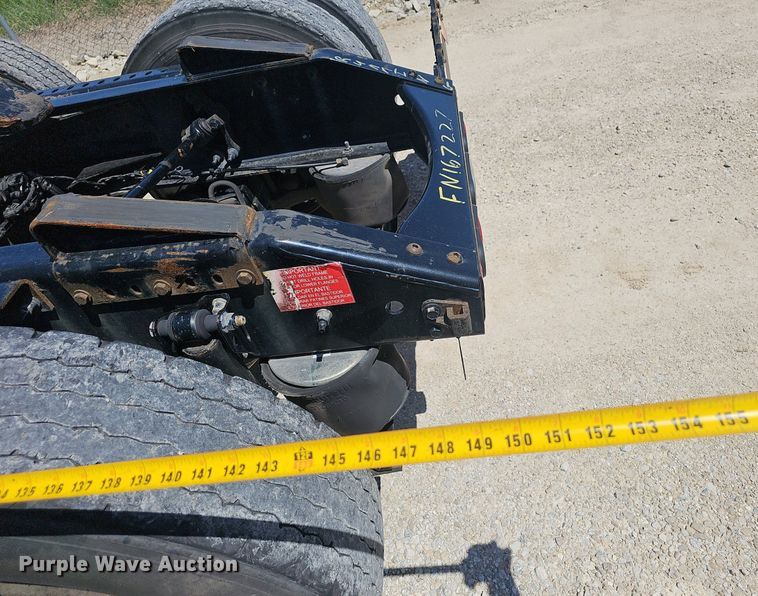 image for item EJ5395 2015 Volvo VNL semi truck