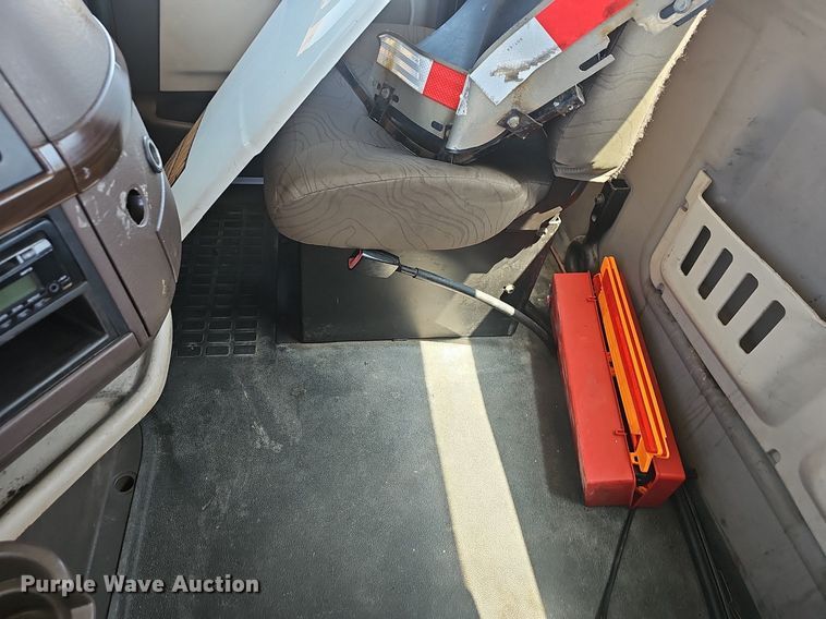 image for item EJ5395 2015 Volvo VNL semi truck