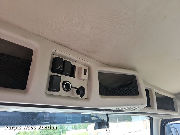 image for item EJ5395 2015 Volvo VNL semi truck