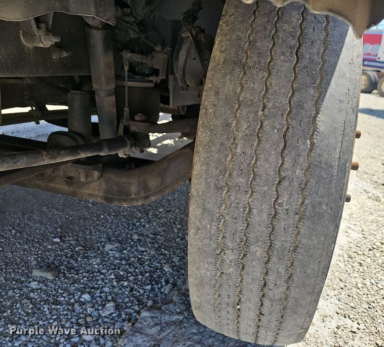 image for item EJ5395 2015 Volvo VNL semi truck