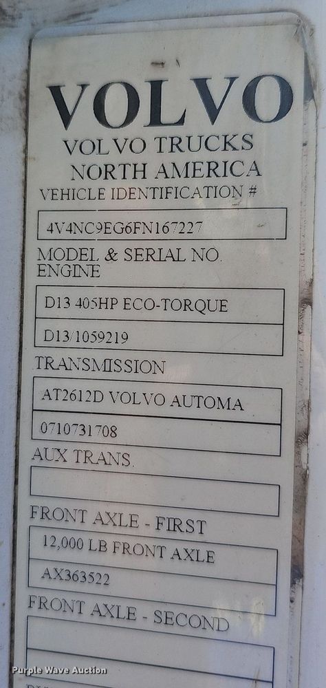 image for item EJ5395 2015 Volvo VNL semi truck