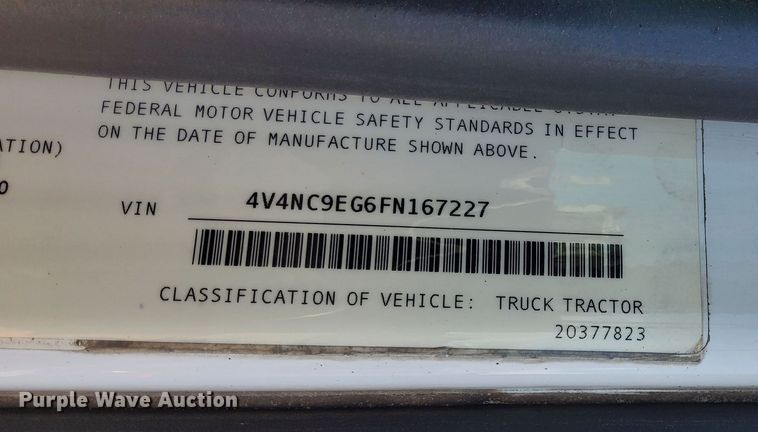 image for item EJ5395 2015 Volvo VNL semi truck