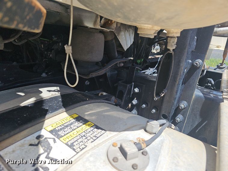 image for item EJ5396 2014 Volvo VNL semi truck