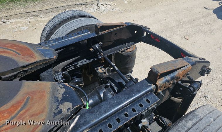 image for item EJ5396 2014 Volvo VNL semi truck