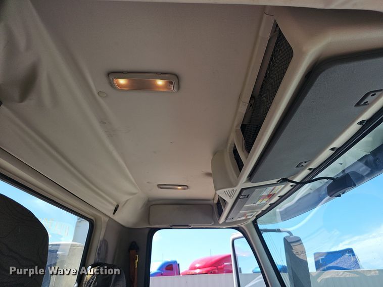 image for item EJ5396 2014 Volvo VNL semi truck