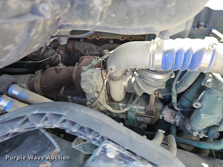 image for item EJ5396 2014 Volvo VNL semi truck