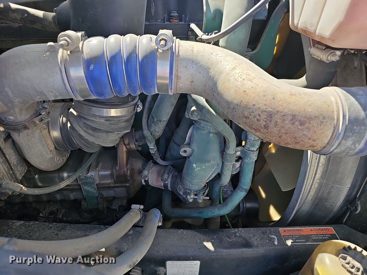 image for item EJ5396 2014 Volvo VNL semi truck