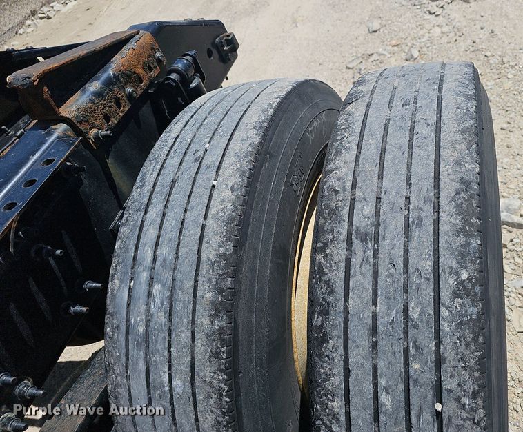 image for item EJ5396 2014 Volvo VNL semi truck