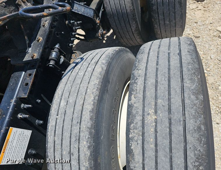 image for item EJ5396 2014 Volvo VNL semi truck