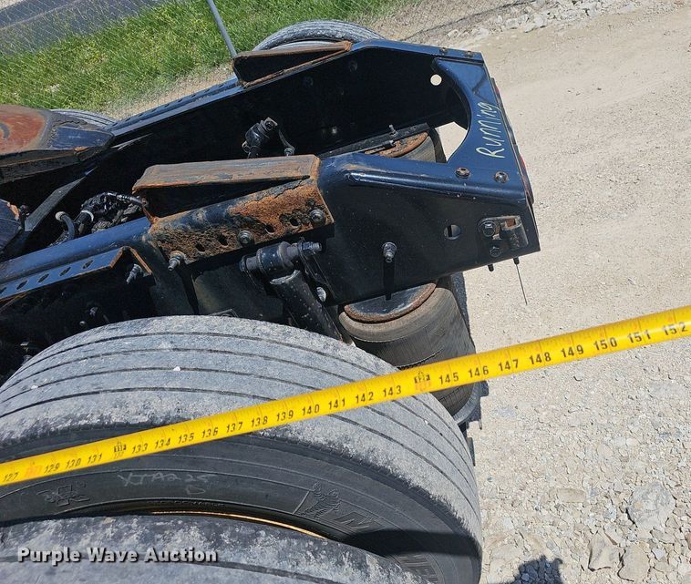 image for item EJ5396 2014 Volvo VNL semi truck