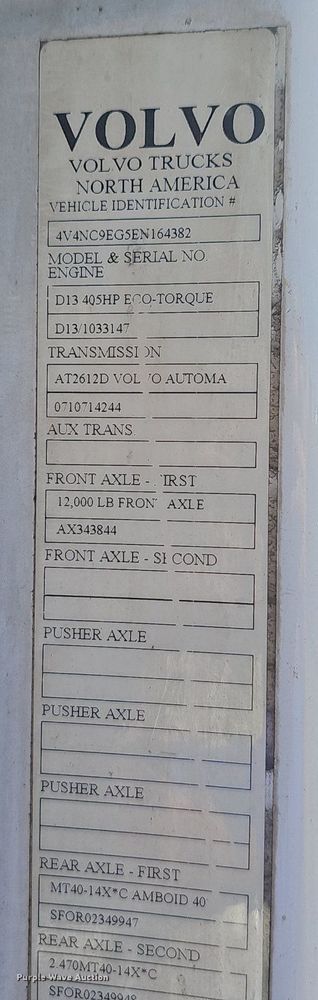 image for item EJ5396 2014 Volvo VNL semi truck