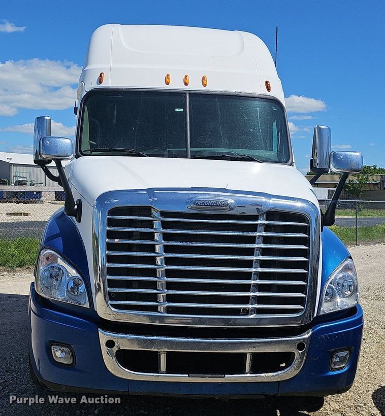 image for item EJ5400 2009 Freightliner Cascadia 125 semi truck