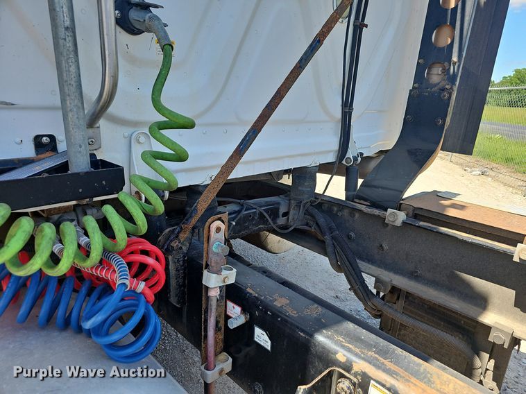 image for item EJ5400 2009 Freightliner Cascadia 125 semi truck