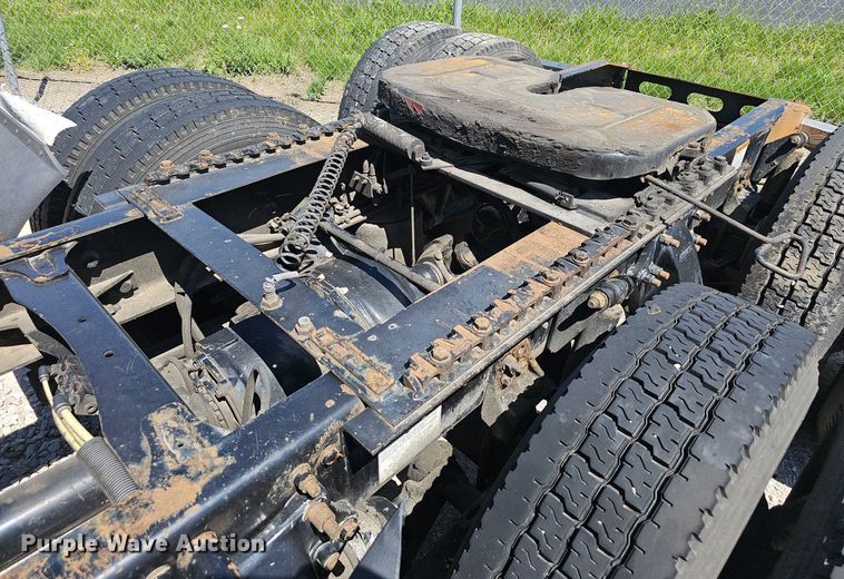 image for item EJ5400 2009 Freightliner Cascadia 125 semi truck