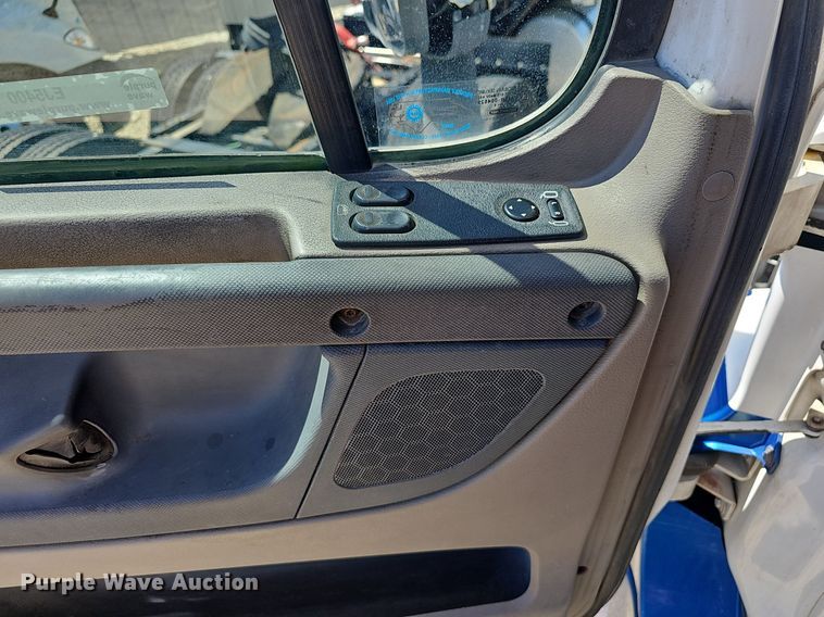 image for item EJ5400 2009 Freightliner Cascadia 125 semi truck