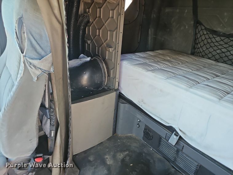 image for item EJ5400 2009 Freightliner Cascadia 125 semi truck