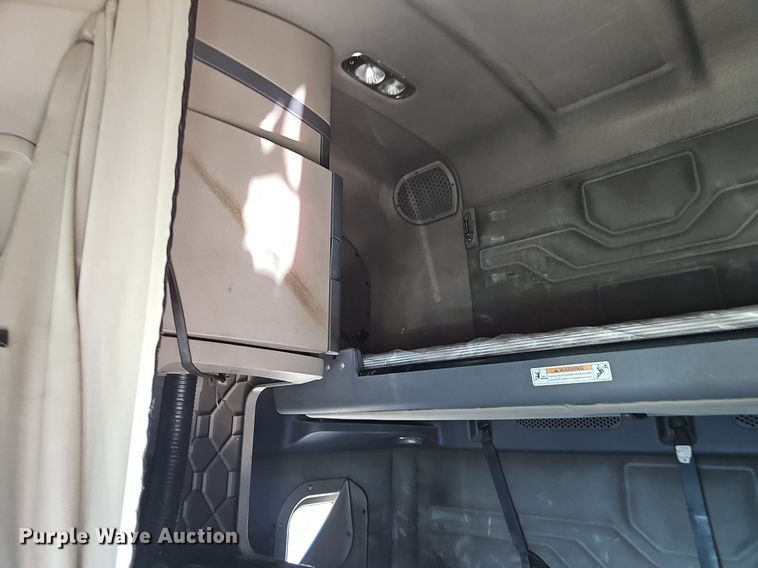 image for item EJ5400 2009 Freightliner Cascadia 125 semi truck