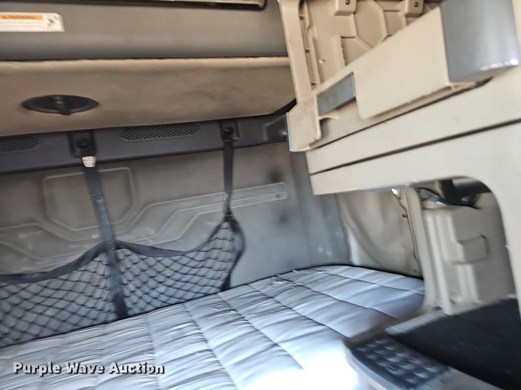 image for item EJ5400 2009 Freightliner Cascadia 125 semi truck