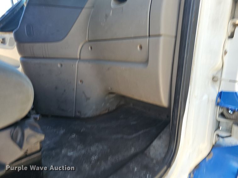 image for item EJ5400 2009 Freightliner Cascadia 125 semi truck