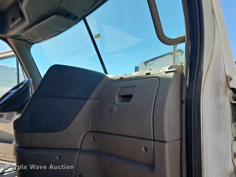 image for item EJ5400 2009 Freightliner Cascadia 125 semi truck