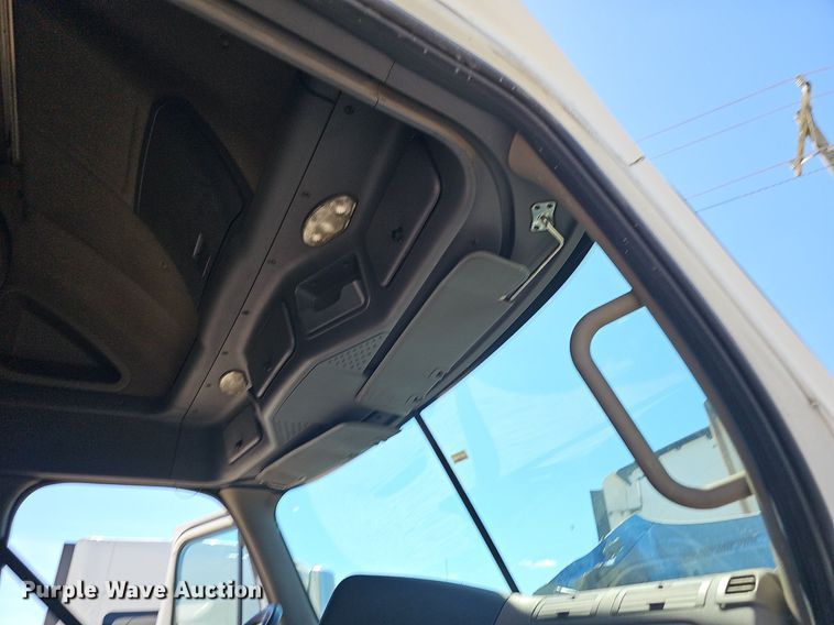 image for item EJ5400 2009 Freightliner Cascadia 125 semi truck