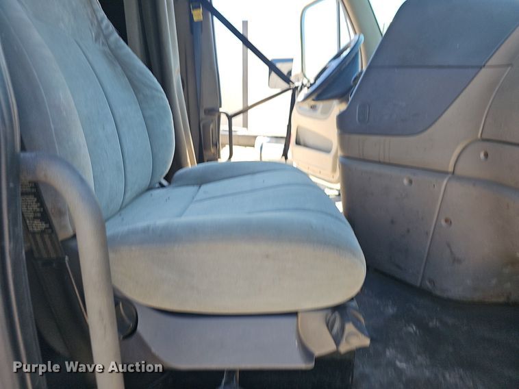 image for item EJ5400 2009 Freightliner Cascadia 125 semi truck