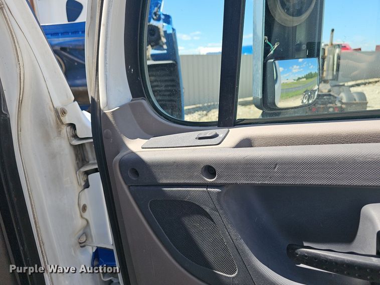 image for item EJ5400 2009 Freightliner Cascadia 125 semi truck