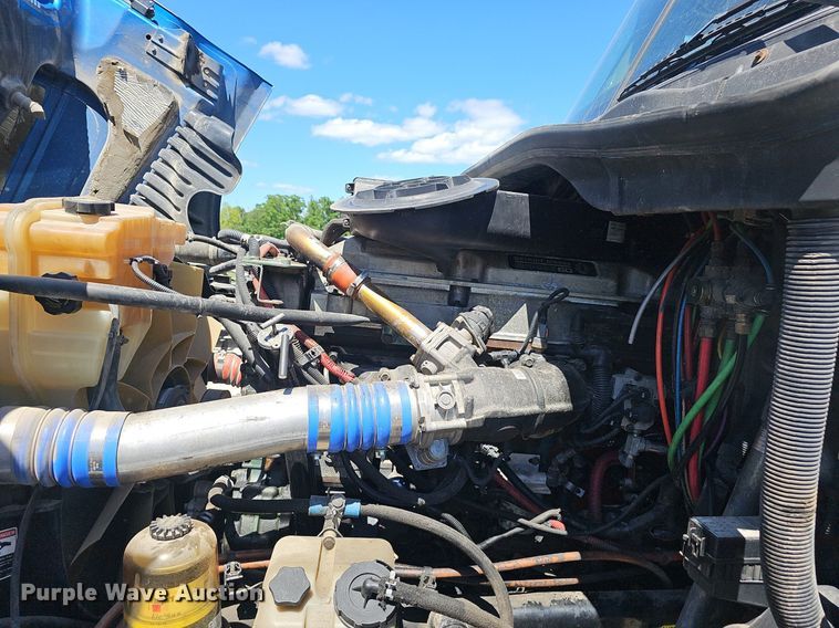 image for item EJ5400 2009 Freightliner Cascadia 125 semi truck