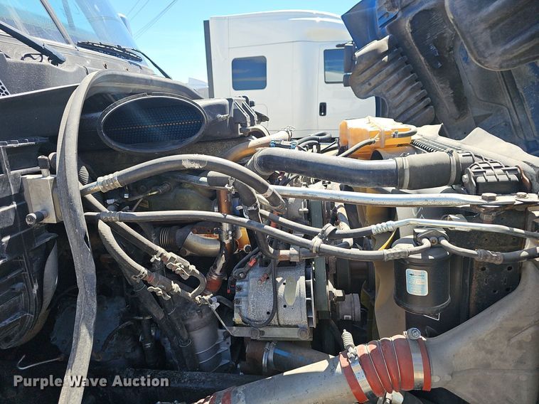 image for item EJ5400 2009 Freightliner Cascadia 125 semi truck