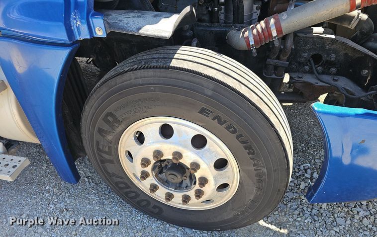 image for item EJ5400 2009 Freightliner Cascadia 125 semi truck