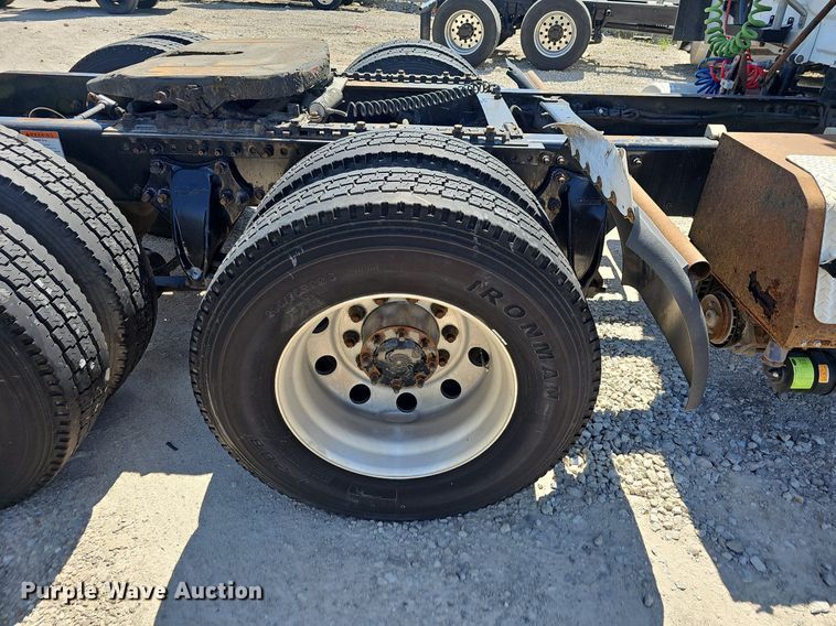 image for item EJ5400 2009 Freightliner Cascadia 125 semi truck