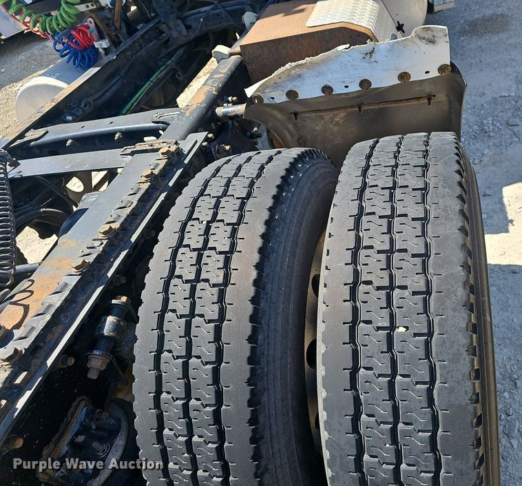 image for item EJ5400 2009 Freightliner Cascadia 125 semi truck