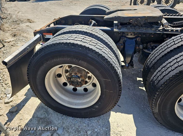 image for item EJ5400 2009 Freightliner Cascadia 125 semi truck