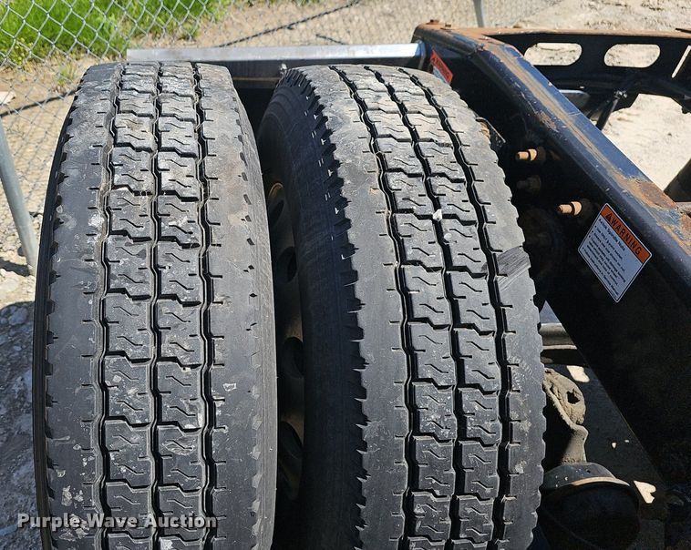 image for item EJ5400 2009 Freightliner Cascadia 125 semi truck